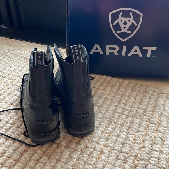 Ariat riding boots 7.5 - Picture 2 of 11